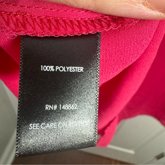 NWOT. Torrid Georgette Pullover bright pink Blouse. Size 4. georgette blouse - Picture 12 of 14